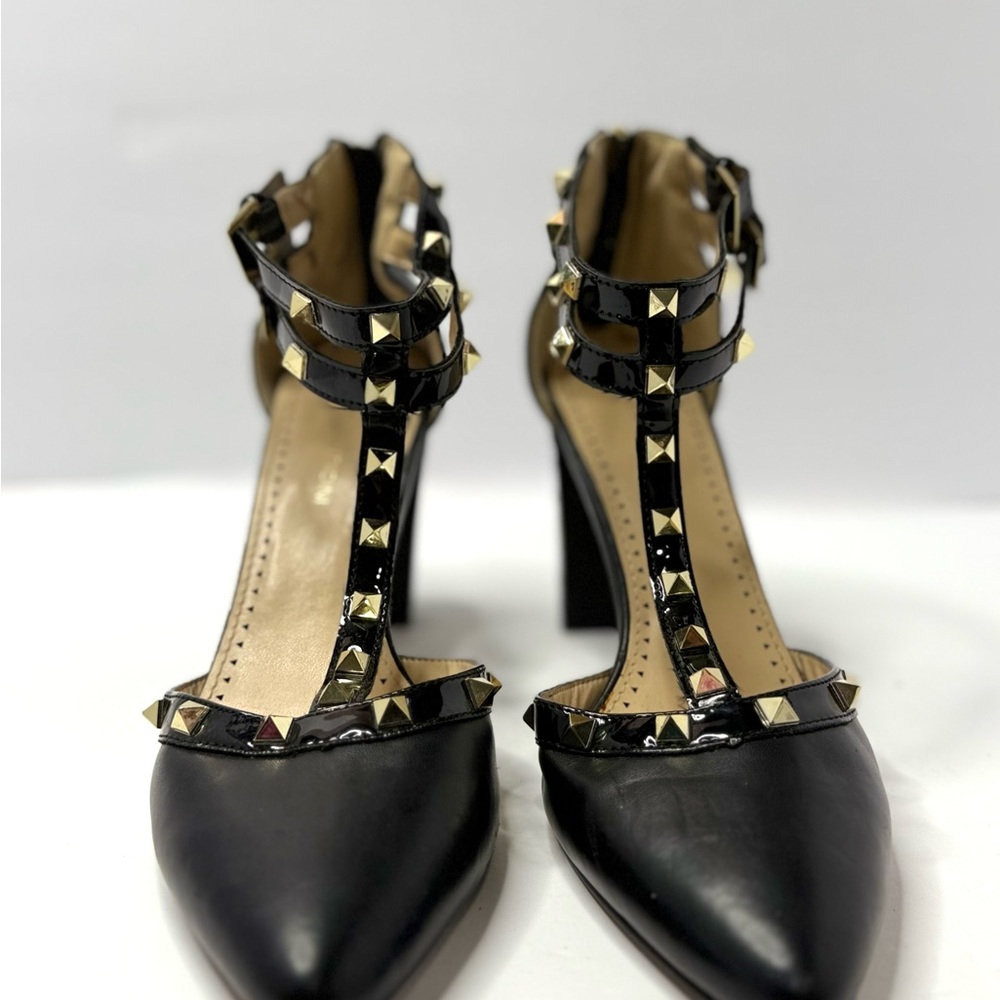 Adrienne Vittadini Black& Gold Studded T-Strap Heels 4” Block Heels